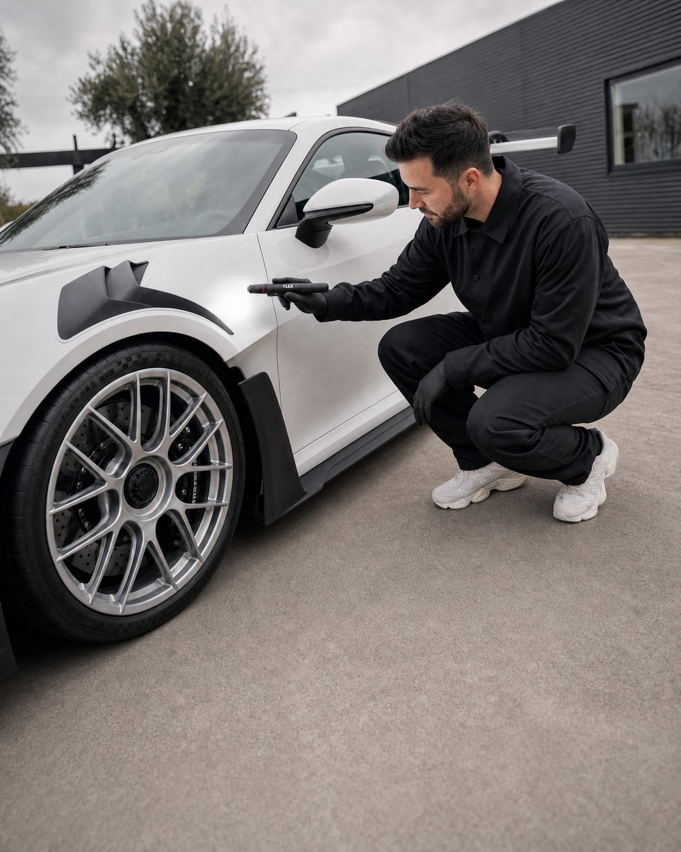 Detailing1 FLEX SF 150-P Swirl Finder: Lackkontrolle am weissen Porsche 911 (Mobile)