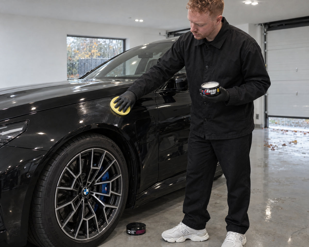 Detailing1 Hero: Wax sealant — wax or sealant before winter (Desktop)