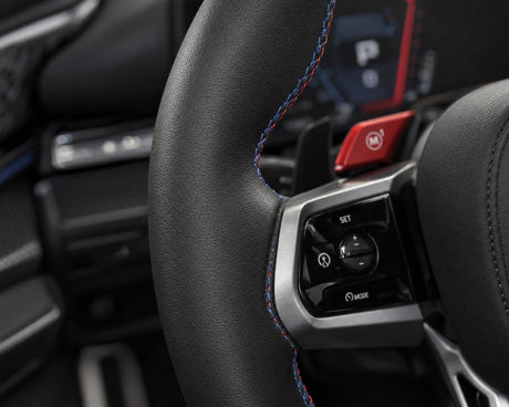 Recoloured wheel, satin matt — shown in the article “Leather Steering Wheel Restoration: Recolour Worn Spots”