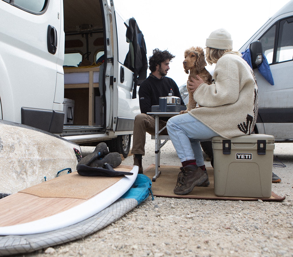 Roadie® 24 Hard Cooler Kühlbox mit Tragegurt (klein)