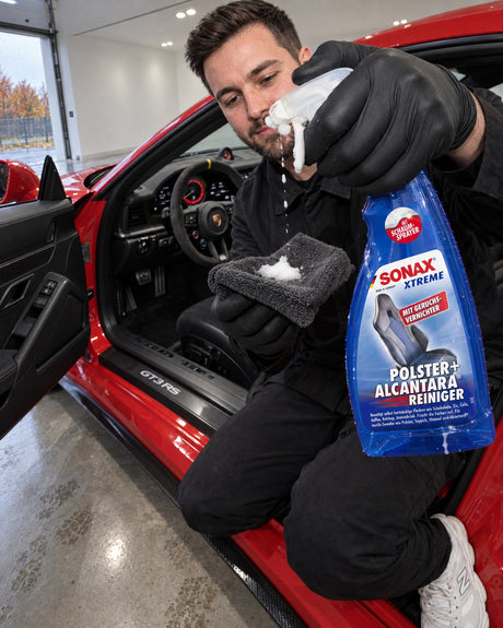 Detailing1 Hero: Textilreiniger — Alcantara-Lenkrad reinigen mit SONAX XTREME Polster+AlcantaraReiniger (Mobile)