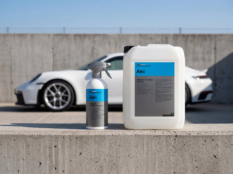Koch-Chemie ASC 500 ml und 10 L Varianten Lineup auf Beton
