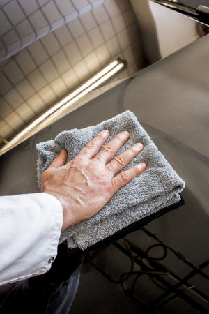 Detailing1 Dr. Wack A1 DAS TUCH Premium Mikrofaser Mikrofasertuch — in der Anwendung